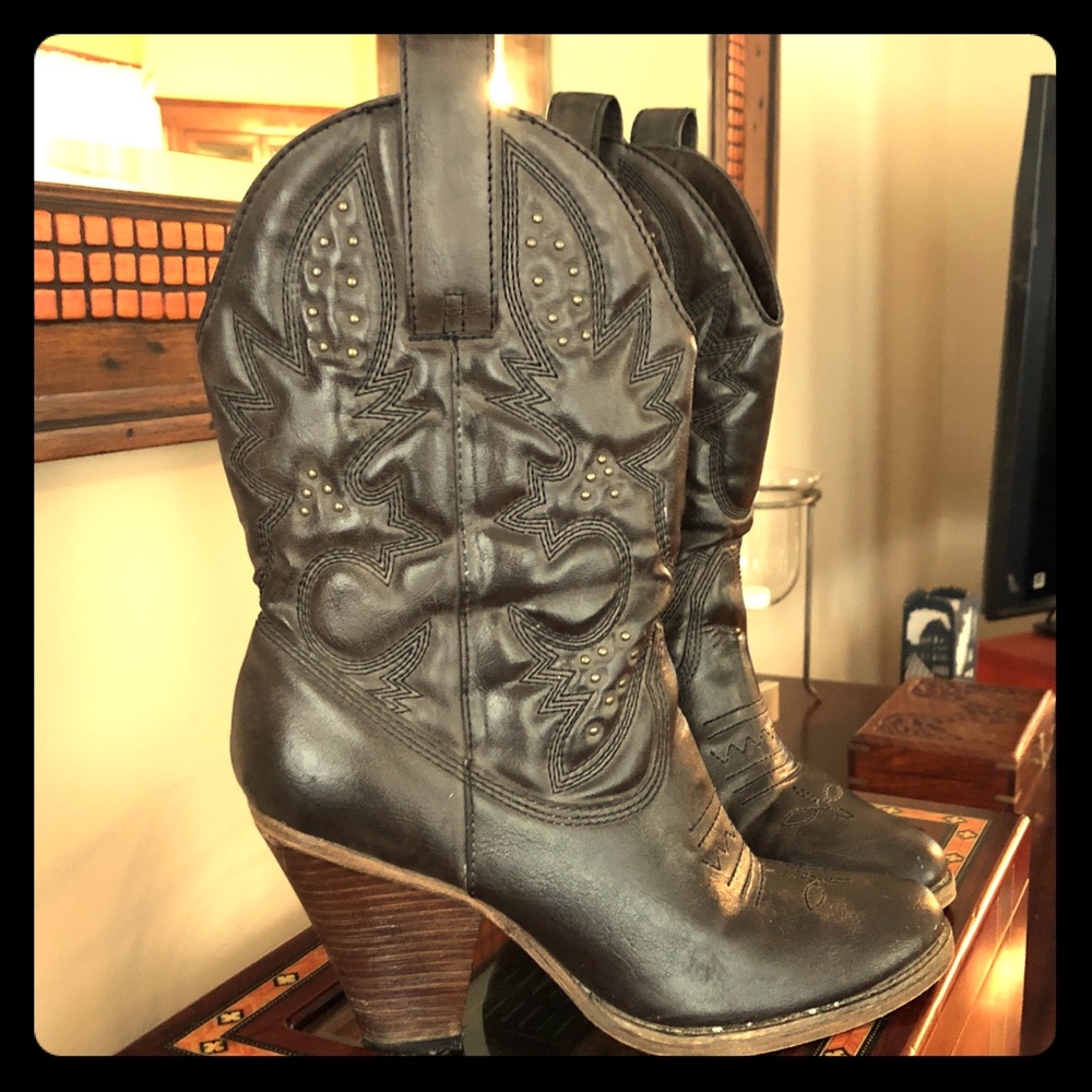 MIA Charcoal Cowgirl Boots Sz 7.5